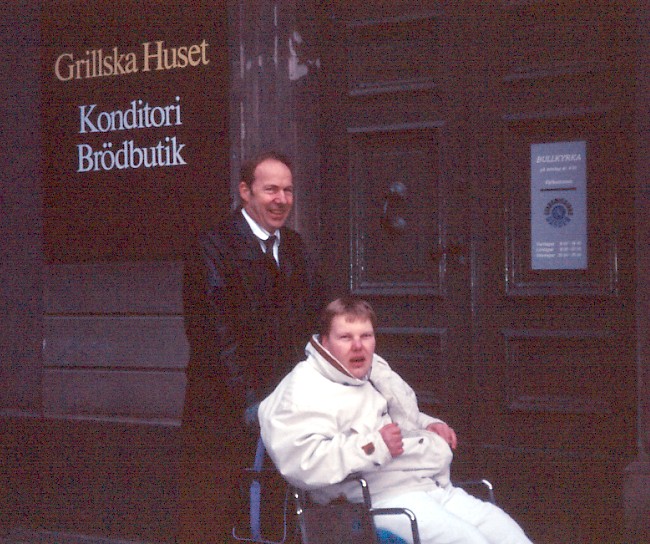 Gunnar med sin pappa runt 1986