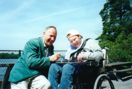 Pappa Einar med Gunnar i juni 2000